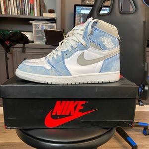 Air Jordan 1 Retro High OG 'Hyper Royal'